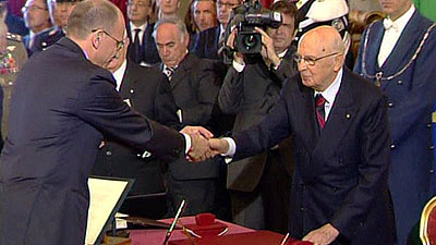 President Napolitano (R) says the government headed by Enrico Letta (L) will have the support of both houses. Net photo.