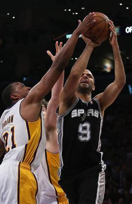 Tony Parker #9 of the San Antonio Spurs shoots while defended by Chris Duhon #12 of the Los Angeles Lakers in the first half. Net photo.