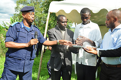 Nsabimana (L) hands over an envelope containing the donation from South Sudan to Bugesera leaders. The New Times/  Courtesy.