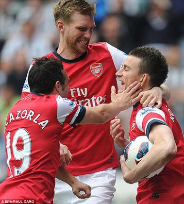 Cazorla congratulates his team-mate on the goal. Net photo.