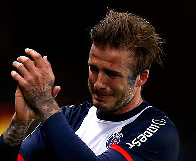 David Beckham breaks down in tears as he is substituted in the 81st minute during his team's Ligue 1 match against Brest. Net photo.