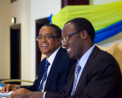 City of Kigali mayor Ndayisaba (R), and the  Minister of Infrastructure, Prof Lwakabamba during the launch of the  online Construction Permit Management Information System, yesterday. The New Times/Timothy Kisambira. 