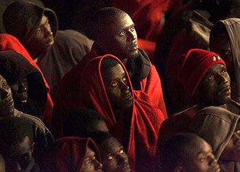 This is how African immigrants arrive in Europe. Some of them forget the miserable conditions they came in and then decide to foolishly cause insecurity in countries that hosted them. Net photo.