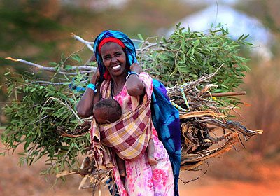  Somali refugees at Ifo Camp of Dadaab Refugee Camp, Kenya, Aug. 5, 2011. Xinhua /photo.