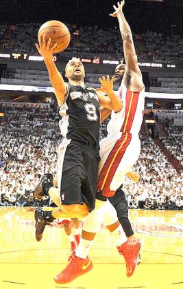 Parker finished with 21 points, the most on either team. He scored 10 points in the fourth quarter. Net photo