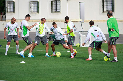 Algeria Football team players in their final training sessions in Sidi Moussa on Tursday. The team reached Kigali last night. The New Times / Courtesy.