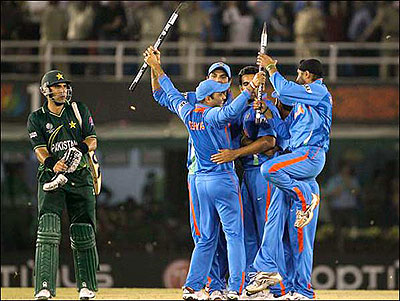 India beat Pakistan to enter the World Cup final. Net photo.
