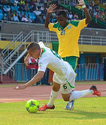 Rwanda's ful back Michel Rusheshangoga battles Algeria's Brahimi Yacine Nasr during Sunday's clash at Amahoro stadium. The New Times; T. Kisambira.