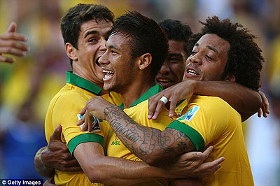 Neymar celebrates his goal with the other Brazil players. Net photo