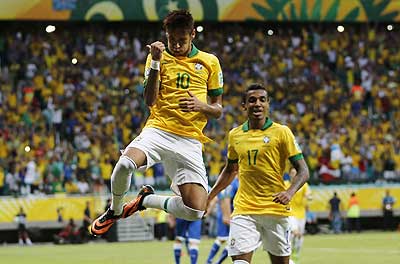 Neymar's 55th minute free kick that caused the biggest roar in the Arena Fonte Nova in Salvador. Net photo