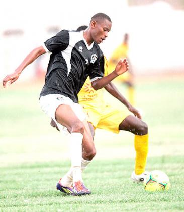 Jean Baptiste Mugiraneza seen here against El Merreikh El Fasher, will be vital in controlling APR's midfield against Express FC in today's quarter-final clash.  The New Times / B. Mugabe.