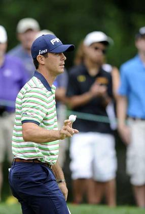 American Roberto Castro solved it for a five-under par 66 to seize a two-stroke lead after 18 holes. Net photo