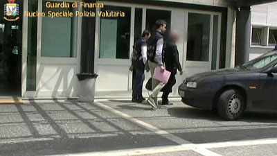 Monsignor Scarano being escorted to and from a police station. Net photo.