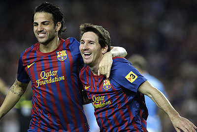 Fabregas (left) has dismissed the suggestion of Barca selling Messi (right). Net photo.