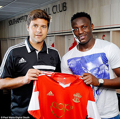 New boy- Mauricio Pochettino welcomes Victor Wanyama to the Saints.