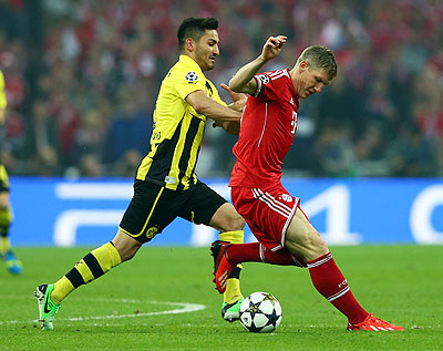 Ilkay Gundogan of Borussia Dortmund (L) in action with Bastian Schweinsteiger of Bayern Muenchen during the UEFA Champions League final. Net photo.