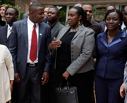 Ministry of Natural Resources Permanent Secretary Caroline Kayonga (2R) chats with Simalabwi and other participants after yesterdayu2019s fifth Water, Climate Development Programme session.  The New Times/John Mbanda