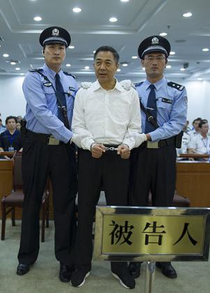 Bo Xilai (C), former secretary of the Chongqing Municipal Committee of the Communist Party of China (CPC) and a former member of the CPC Central Committee Political Bureau, after he was sentenced to life imprisonment. Net photo.