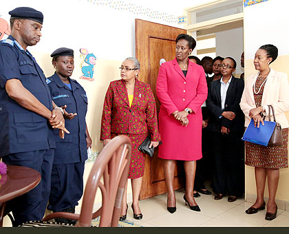 First Ladies Margaret Kenyatta (3rd L) and Mrs Kagame are briefed by Shafiga Murebwayire, the coordinator of Isange One-Stop Centre, as Dr Nyamwasa (L) looks on.  The New Times/ Village Urugwiro.