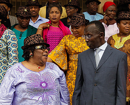 Chief Justice Sam Rugege (R) shares a light moment with Justice Phillips Ayotunde, the Chief Judge of Lagos State, Nigeria, who is leading a team of visiting Nigerian judges (also in the photo) outside the Supreme Court, in Kigali yesterday.  Rugege briefed the delegation on how the Rwanda judiciary has gone through several reforms over the past few years.  The New Times/  T. Kisambira.