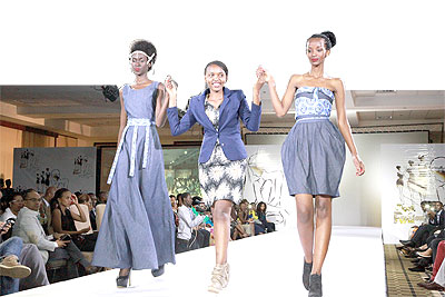 Colombe Ituze Ndutiye (C) showcases her unique collections during the Kigali Fashion Show. All photos by Plaisir Muzogeye.