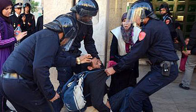 Moroccan police detain a man during clashes after demonstrators tried to climb the barrier of the parliament building in the capital Rabat during a protest held by the unemployed against the austerity budget being voted on in the parliament. Net photo.