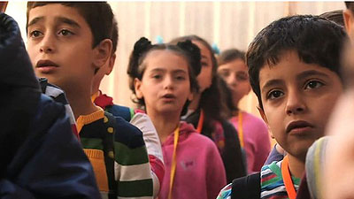 Children do not attend school in Zaatari, but  go collecting dry bread instead. Net photo.