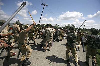 Violence between Kashmiri separatists and Indian security forces has been continuing for the past two decades . Net photo.