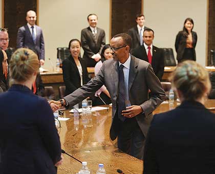 President Kagame welcomes the Wharton School of Business students and dons at Village Urugwiro yesterday.   The New Times/ V. Urugwiro.