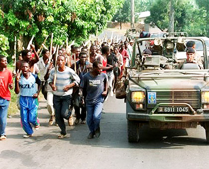 A damning picture shows French troops patrol streets in Kigali alongside Interahamwe militia in 1994. Net photo.