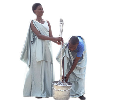 Rukundo and Kayitesi fix the Flame in a vase in Bwishyura, Karongi District yesterday. The New Times/ JP Bucyensenge.