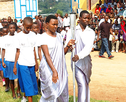 The Kwibuka Flame arrives in Nyanza District yesterday.  The New Times/ Jean Pierre Bucyensenge.