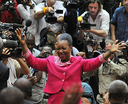 Samba-Panza waves to members of the Central African Republicu2019s transitional council after being elected interim president of the strife-hit nation. Net photo