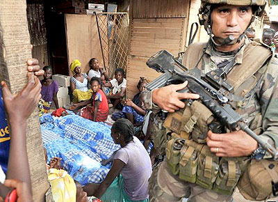 French peacekeepers continue to patrol Bangui as families mourn new victims of the inter-religious violence. Net photo