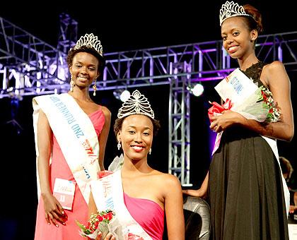 Miss Rwanda 2014 Colombe Akiwacu (C) poses with first runner-up Carmen Akineza (R) and second runner-up Marlu00e8ne Umutoniwase. John Mbanda