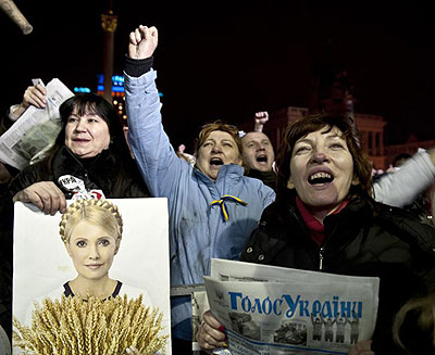 Yulia Tymoshenko told crowds on Independence Square they were u201cthe best thing in Ukraineu201d. Net photo.