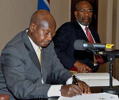 President Museveni signs the anti-gay Bill at State House, Entebbe yesterday.  Net photo.