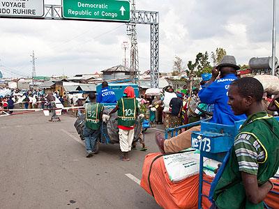 Traders at Rwanda-DR Congo border. Leaders want FTA fast-tracked. File