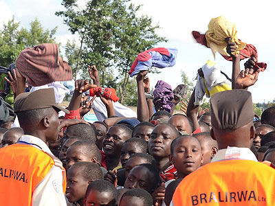 Fans cheering on their favourite stars. (Plaisir Muzogeye)