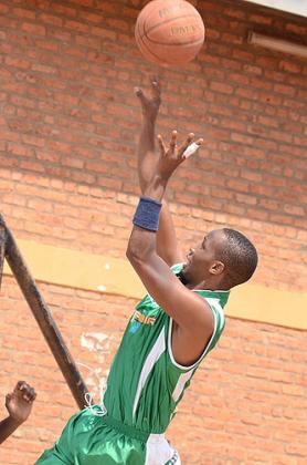 Lionnel Hakizimana scored the game high 29 points in Espoiru2019s 116-41 win over UR-CoE on Saturday. (Plaisir Muzogeye)