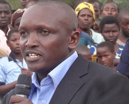 Mathieu Fashingabo speaks at the Kwibuka Flame stop in Kirehe. During the Genocide, he helped transport more than 1000 Tutsis who were fleeing to Tanzania. (Jean-Pierre Bucyensenge)