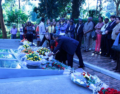 Ningo members lay a wreath in honour of the victims killed during the 1994 Genocide against the Tutsi.  Timothy Kisambira.