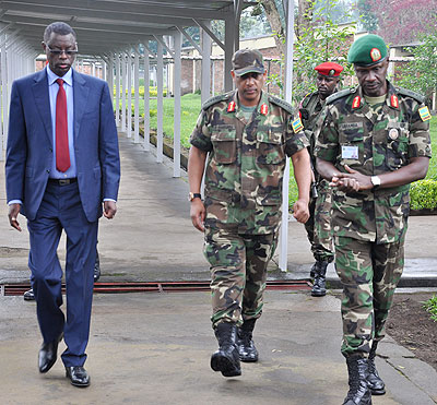 Defence minister James Kabarebe , Gen. Patrick Nyamvumba, the Chief of Defence Staff, and Brig. Gen. Charles Karamba RDFCSC commandant at the Staff College on Friday. Courtesy. 