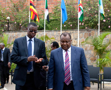 Rwandan Defence minister James Kabarebe and and Chief of General Staff of the Kenyan Defence Forces Gen. Julius Karangi chat during a past regional security meeting in Kigali. File.