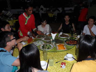 Food on the revolving table. (Moses Opobo)