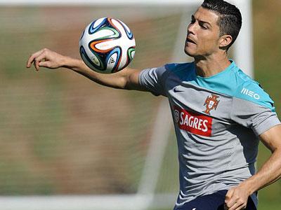 Cristiano Ronaldo on the training ground with Portugal, fine-tuning aspects of his game. (Internet photo)