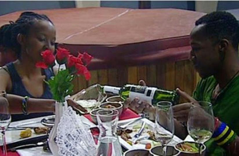 Idris and Goitse on a romantic dinner date.