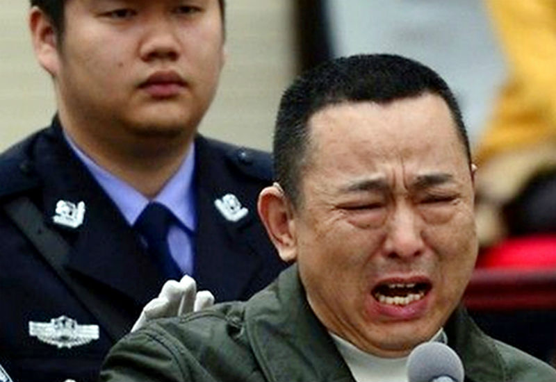 Sichuan mining tycoon Liu Han burst into tears at court. He has been executed today. 