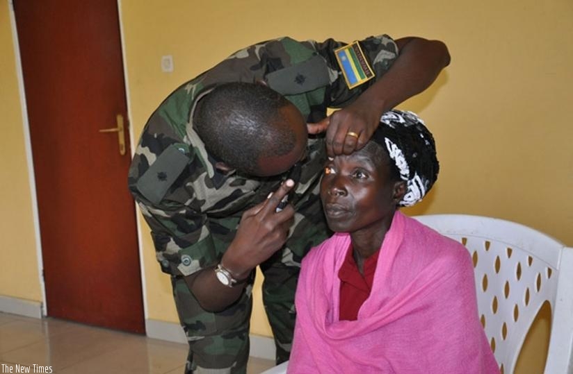 An RDF 2nd Lieutenant treats an eye patient at Gisenyi hospital yesterday.(Thu00e9ogu00e8ne Nsengimana)