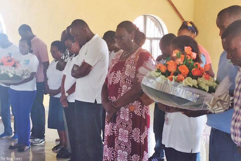 Inyange pay tribute to Genocide victims in Gasabo. (R. Muriisa)